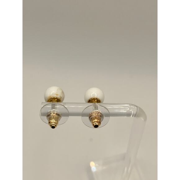 White Glass Round .75 Inch Stud Earrings! - Picture 5 of 8